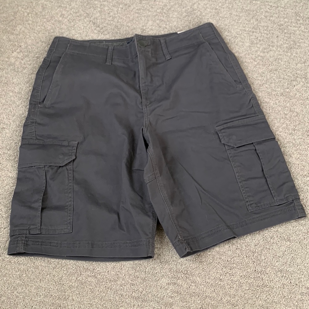 Mens dark gray cargo shorts.